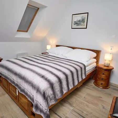 Perla Ii, Daire Jaworki